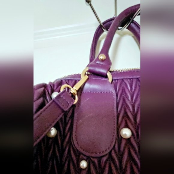 New ! Medium-sized purple handbag adorned with white pearls - Picture 7 of 10